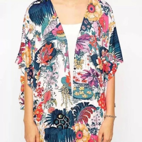 RESTOCKING! 5⭐️Fave!Passionflower Tropical Kimono - Picture 3 of 8